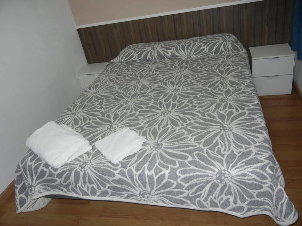 Hostal Oklahoma Reus Exterior photo